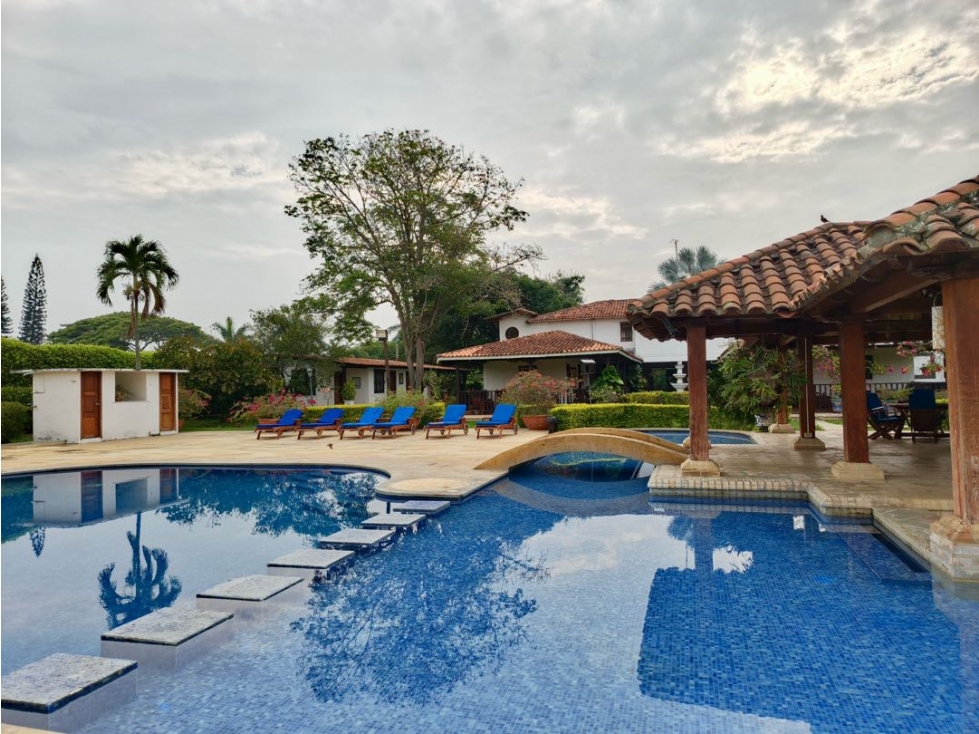 Hermosa finca a puerta cerrada en venta - Rozo Palmira Valle Colombia