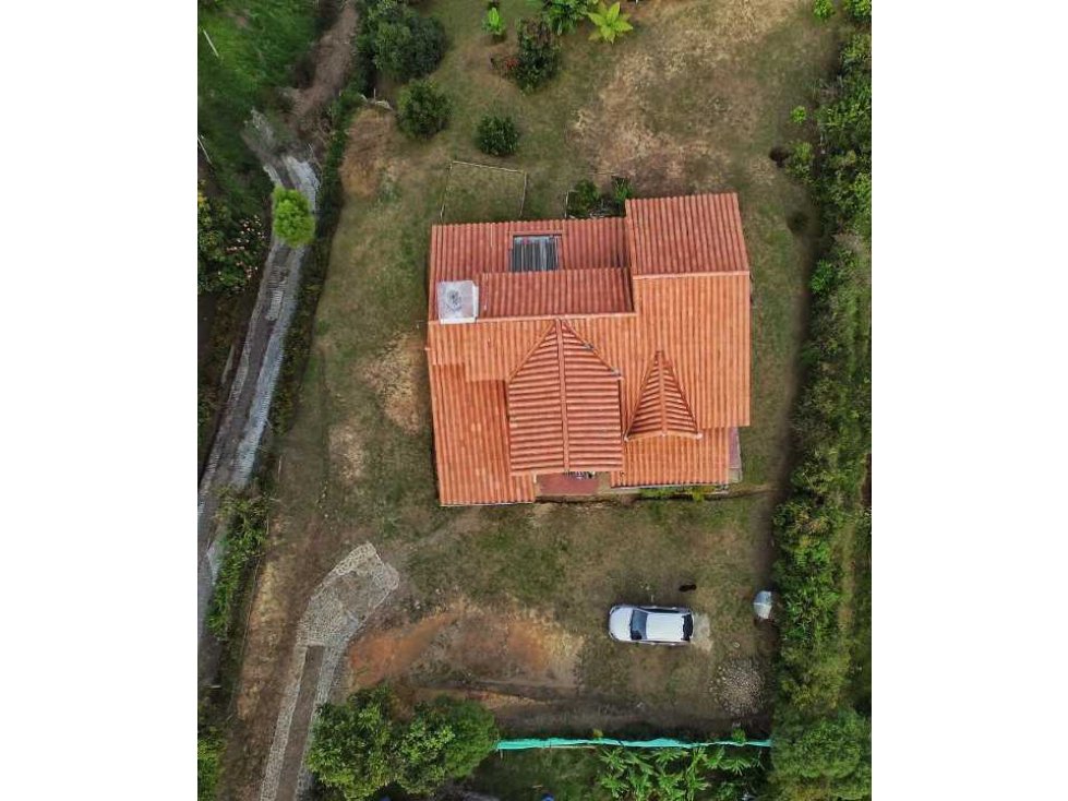 HERMOSA FINCA EN VENTA CON EXCELENTE UBICACIÓN EN RÍONEGRO ANTIOQUIA — foto 2