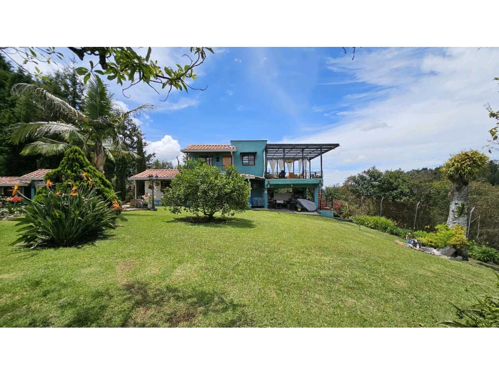 Finca de 1.9 Hectáreas con 2 Casas en Venta en Rionegro