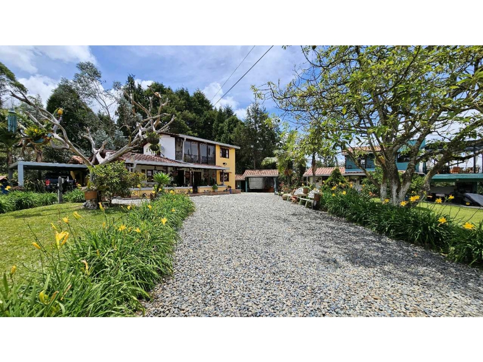Finca de 1.9 Hectáreas con 2 Casas en Venta en Rionegro — foto 2