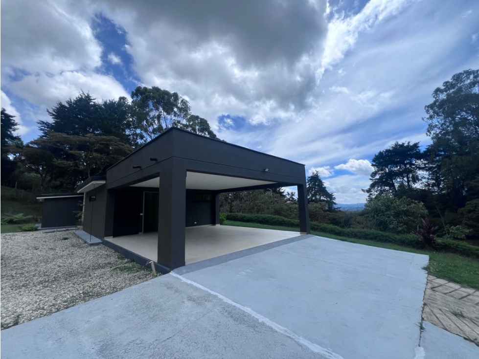 HERMOSA FINCA SAJONIA A SOLO 800 METROS DE LA VARIANTE DEL AEROPUERTO — foto 2