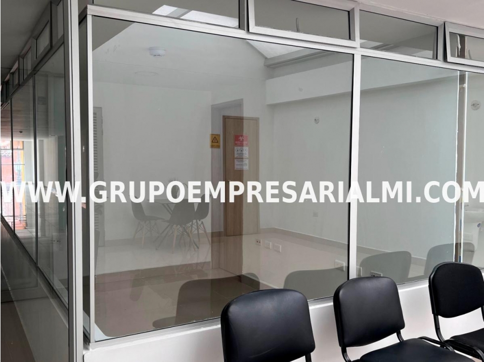 HERMOSA OFICINA EN VENTA - SECTOR LOS ALCÁZARES COD: 32491 - 4