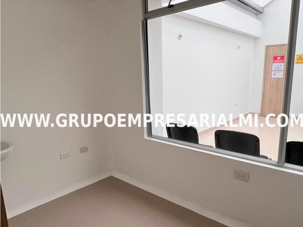 HERMOSA OFICINA EN VENTA - SECTOR LOS ALCÁZARES COD: 32491 - 5
