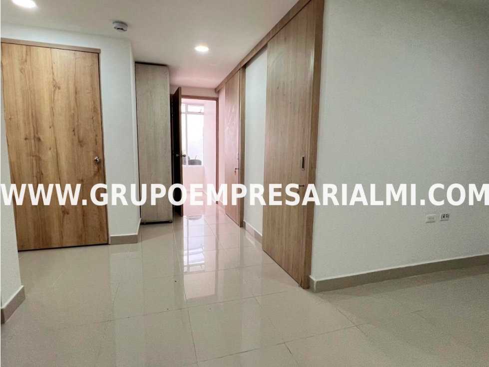 HERMOSA OFICINA EN VENTA - SECTOR LOS ALCÁZARES COD: 32491 - 6