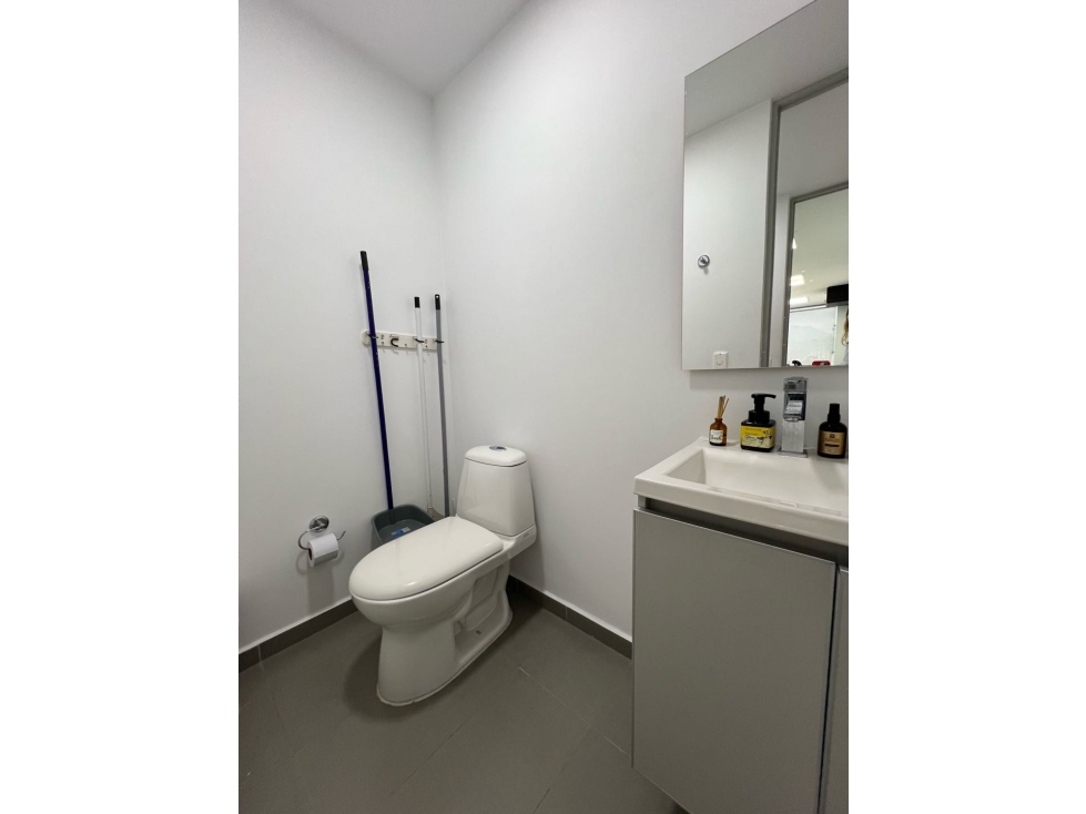 Hermosa oficina para la venta en S48 al lado del CC Mayorca. Piso alto — foto 5