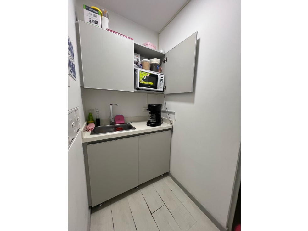 Hermosa oficina para la venta en S48 al lado del CC Mayorca. Piso alto — foto 6