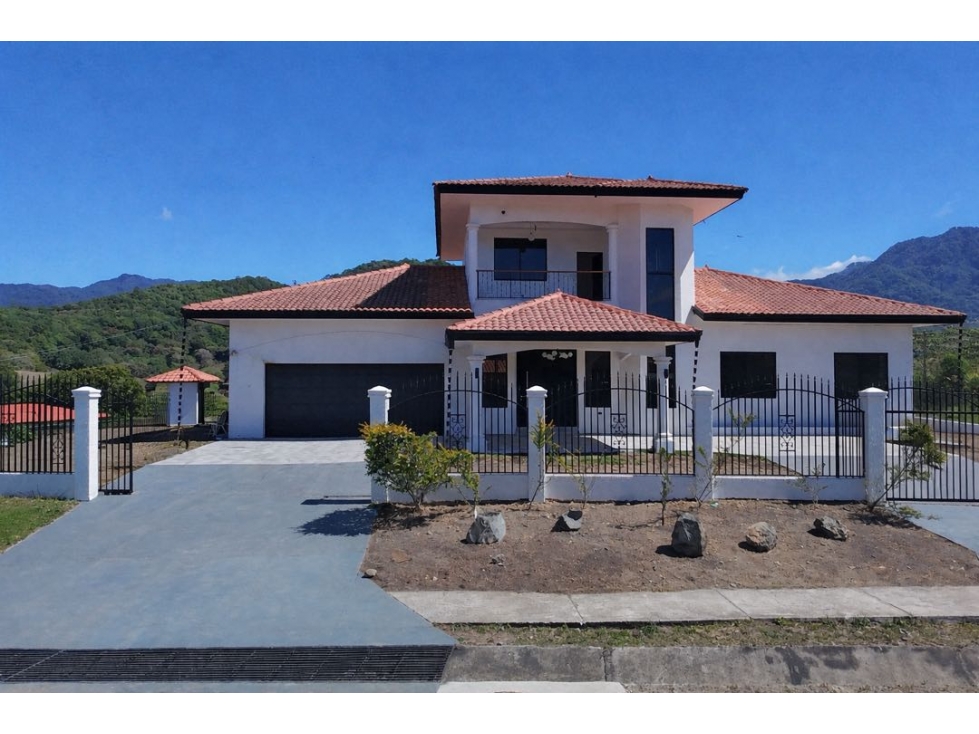Hermosa Vivienda a la venta con espectacular vista a las montañas