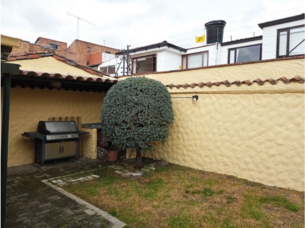 ¡HERMOSA Y AMPLIA CASA REMODELADA PARA LA VENTA EN COLINA CAMPESTRE! — foto 3