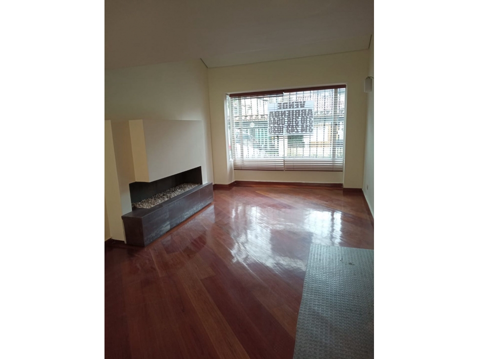 ¡HERMOSA Y AMPLIA CASA REMODELADA PARA LA VENTA EN COLINA CAMPESTRE! — foto 4