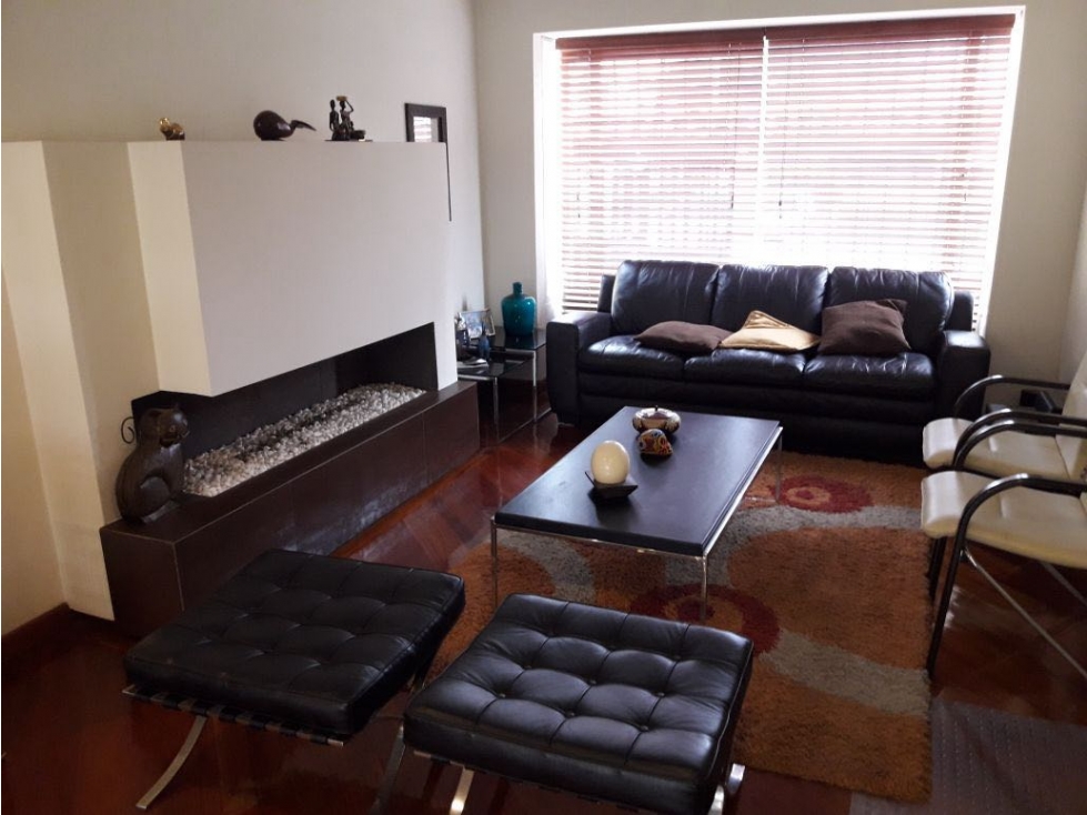 ¡HERMOSA Y AMPLIA CASA REMODELADA PARA LA VENTA EN COLINA CAMPESTRE! — foto 5