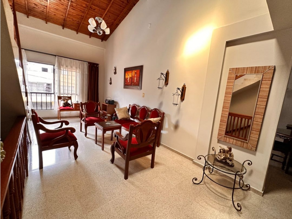 HERMOSA Y AMPLIA CASA UNIFAMILIAR |BARRIO CABAÑAS EN VENTA M2113