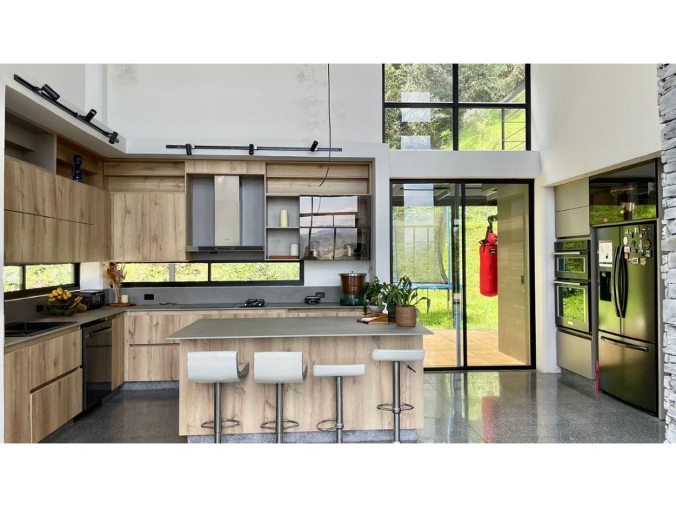 VENTA DE CASA CAMPESTRE EN ENVIGADO LOMA DEL ESCOBERO UNIDAD CERRADA — foto 2