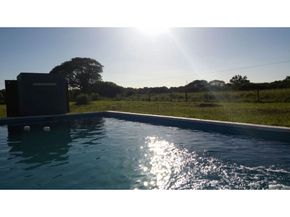 Casa quinta, depósito y piscina sobre 2 Has. Puerto Tirol. - 2