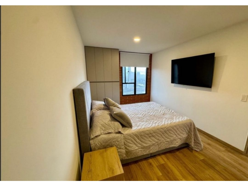 HERMOSO APARTA STUDIO EN ENVIGADO SECTOR LOMA DEL BARRO PISO ALTO — foto 3