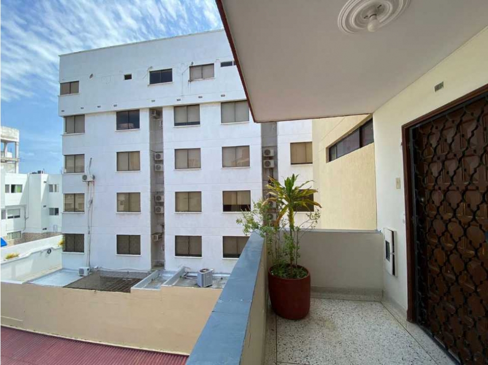 Apartamento Residencial Amplio en Rodadero- 005