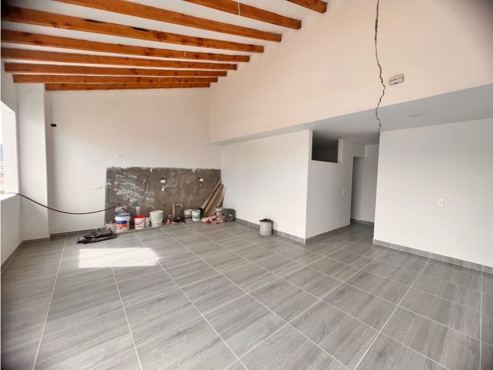 HERMOSO APARTAMENTO CON MANSARDA EN VENTA CON EXCELENTE UBICACIÓN — foto 3