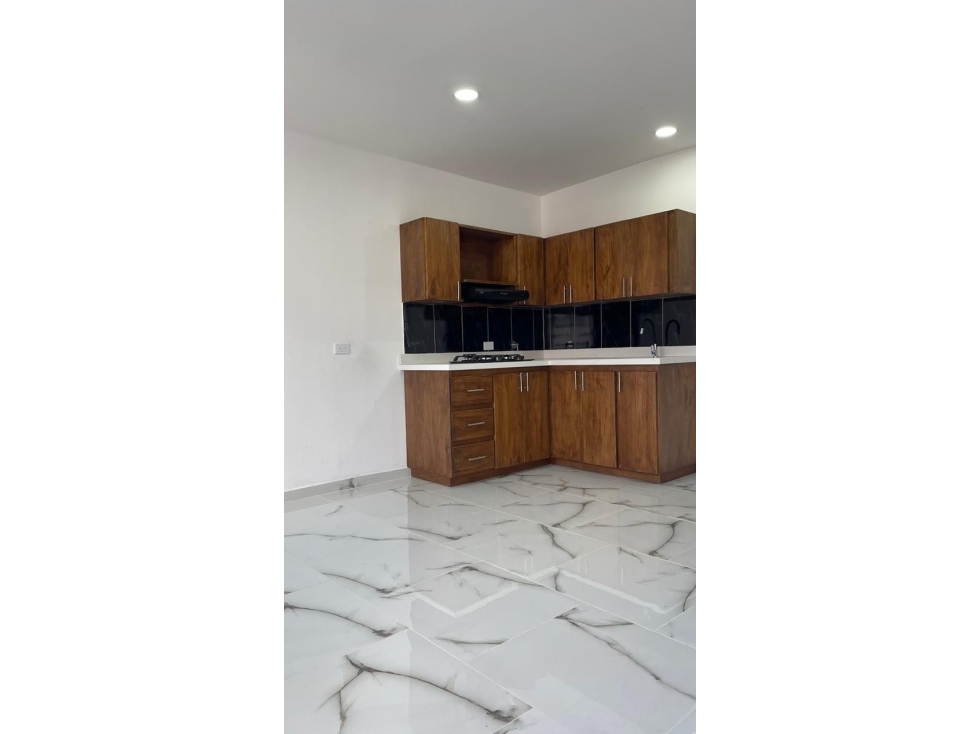 HERMOSO APARTAMENTO DE OPORTUNIDAD EN SEGUNDO PISO ~ CAMPO ALEGRE.