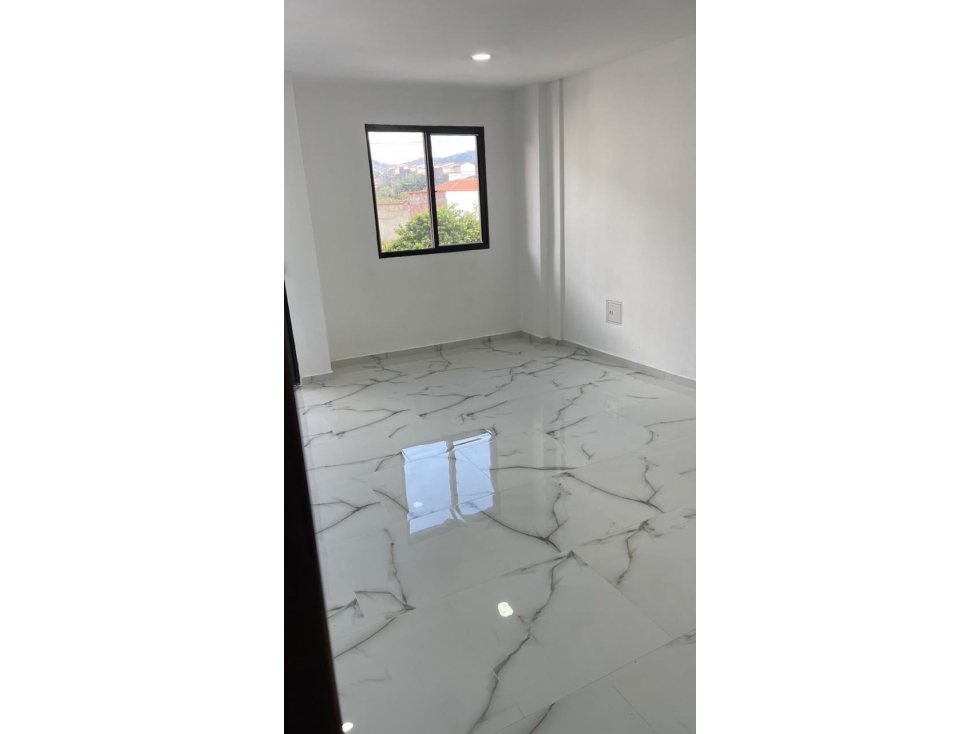 HERMOSO APARTAMENTO DE OPORTUNIDAD EN SEGUNDO PISO ~ CAMPO ALEGRE. — foto 5