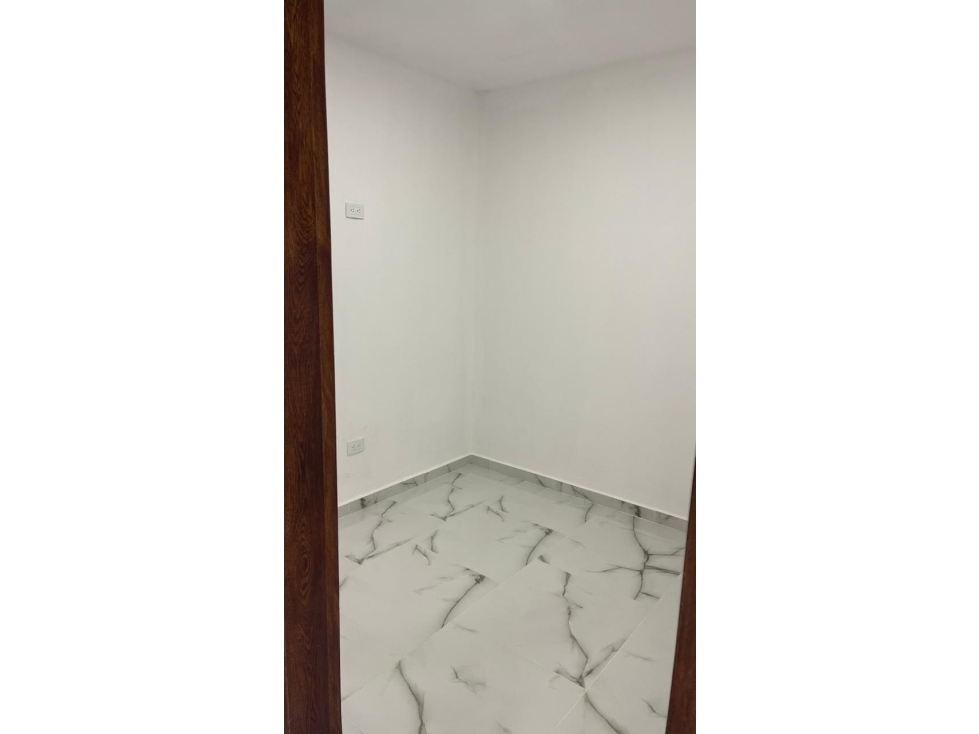 HERMOSO APARTAMENTO DE OPORTUNIDAD EN SEGUNDO PISO ~ CAMPO ALEGRE. — foto 6