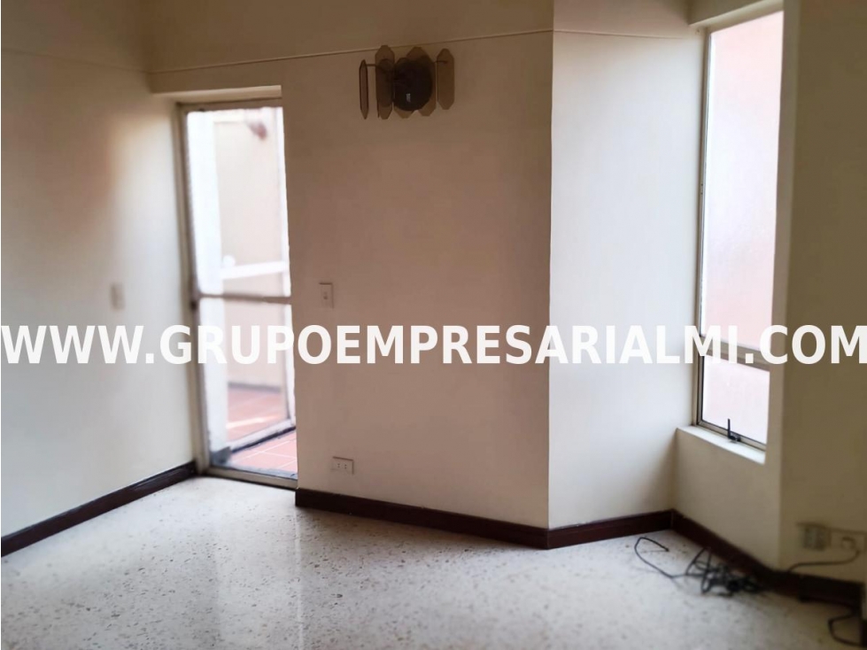 HERMOSO APARTAMENTO DÚPLEX EN VENTA - SECTOR LAURELES COD: 31090 — foto 3