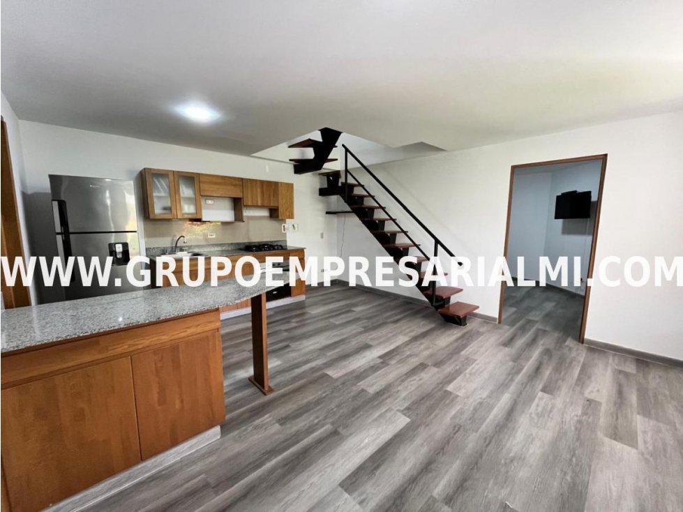 HERMOSO APARTAMENTO DÚPLEX EN VENTA - SECTOR LAS LOMITAS COD: 32992