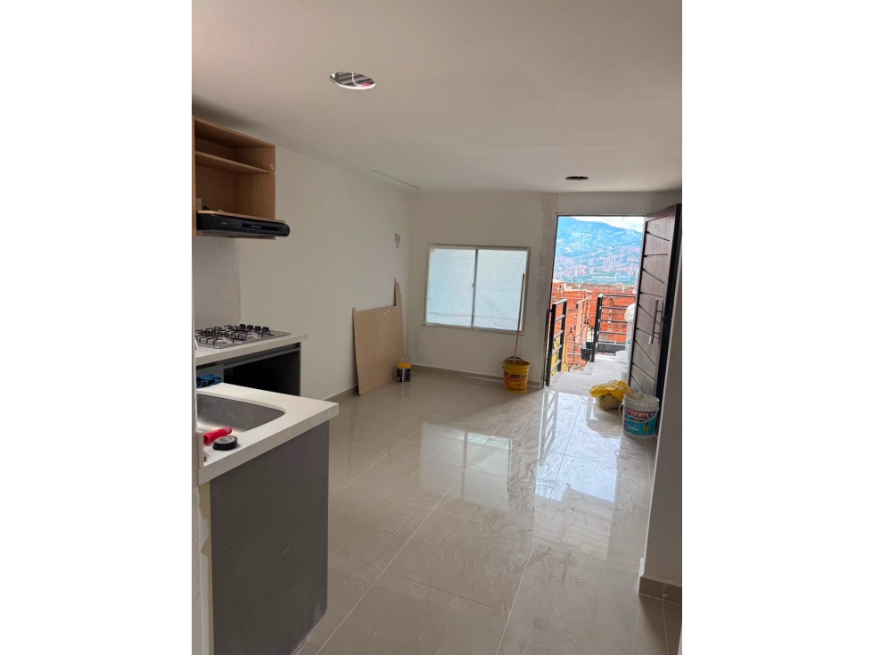 HERMOSO APARTAMENTO DÚPLEX PARA ESTRENAR | MANRIQUE EN VENTA M2195