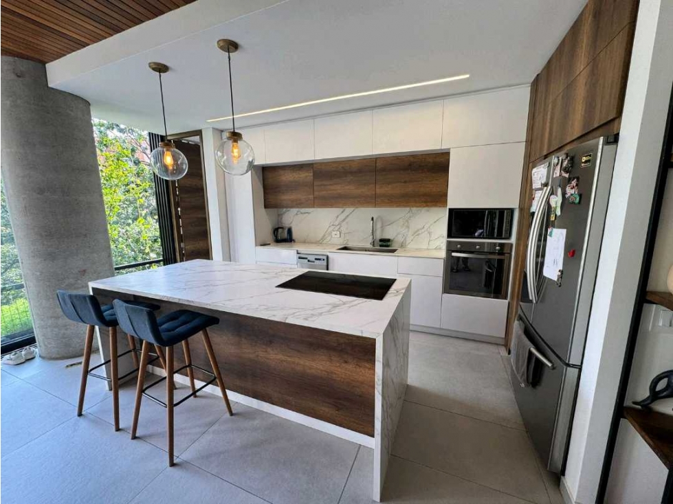 HERMOSO APARTAMENTO EL POBLADO TAN SOLO 5 MINUTOS CAMINANDO