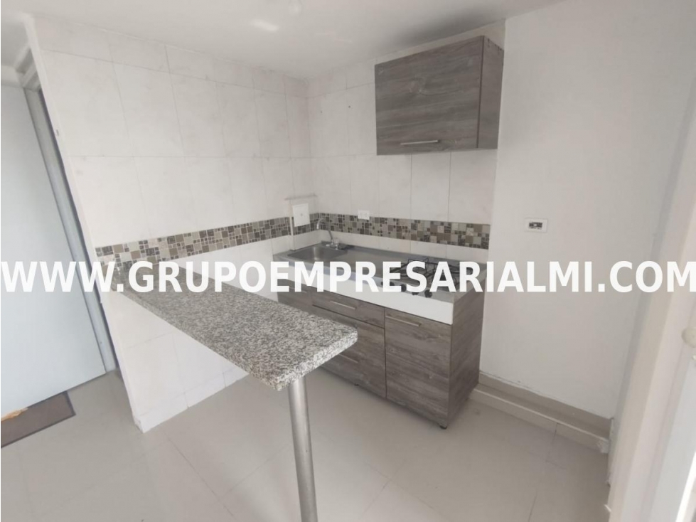 HERMOSO APARTAMENTO EN ARRIENDO - SECTOR SAN ANTONIO COD: 30672 — foto 2