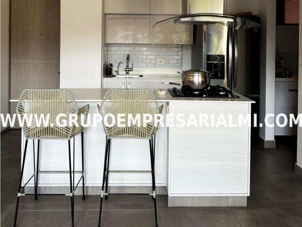 HERMOSO APARTAMENTO EN ARRIENDO - SECTOR URIBE ÁNGEL COD: 31021 — foto 3