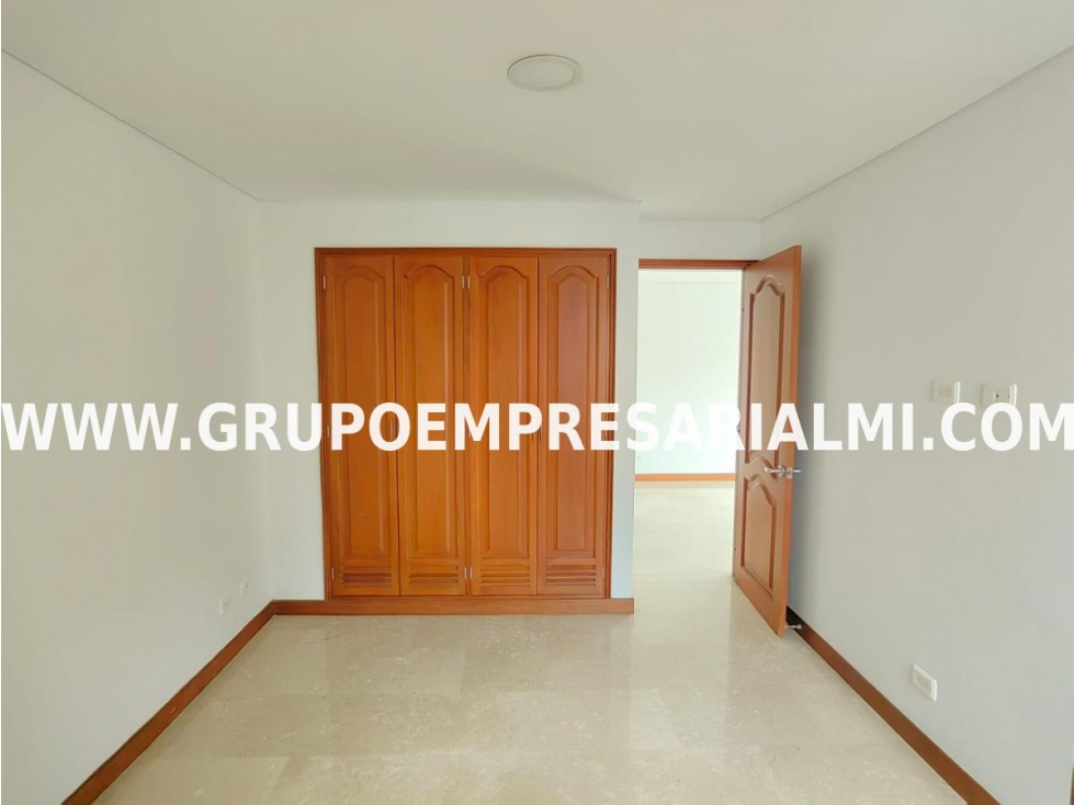 HERMOSO APARTAMENTO EN ARRIENDO - SECTOR LAURELES COD: 31717 — foto 3