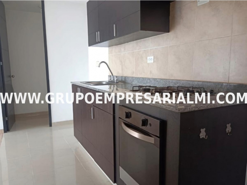 HERMOSO APARTAMENTO EN ARRIENDO - SECTOR LOS BALSOS COD: 32044 — foto 3