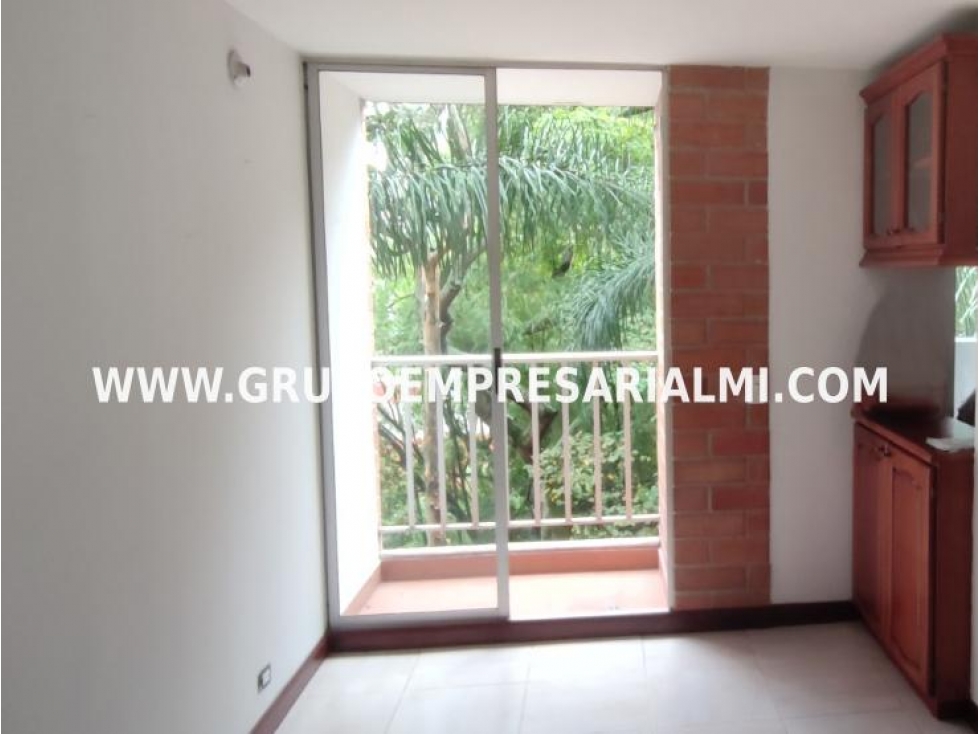 HERMOSO APARTAMENTO EN ARRIENDO - SECTOR CIUDAD DEL RÍO COD: 32074