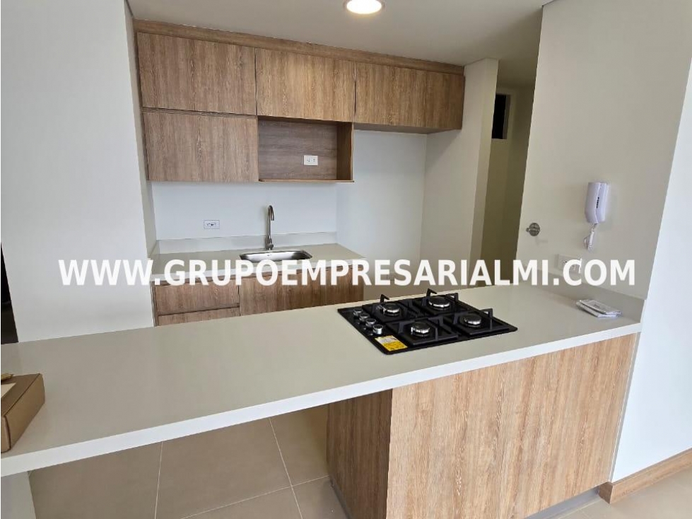 HERMOSO APARTAMENTO EN ARRIENDO - SECTOR LOMA DEL BARRO COD: 32179 — foto 2