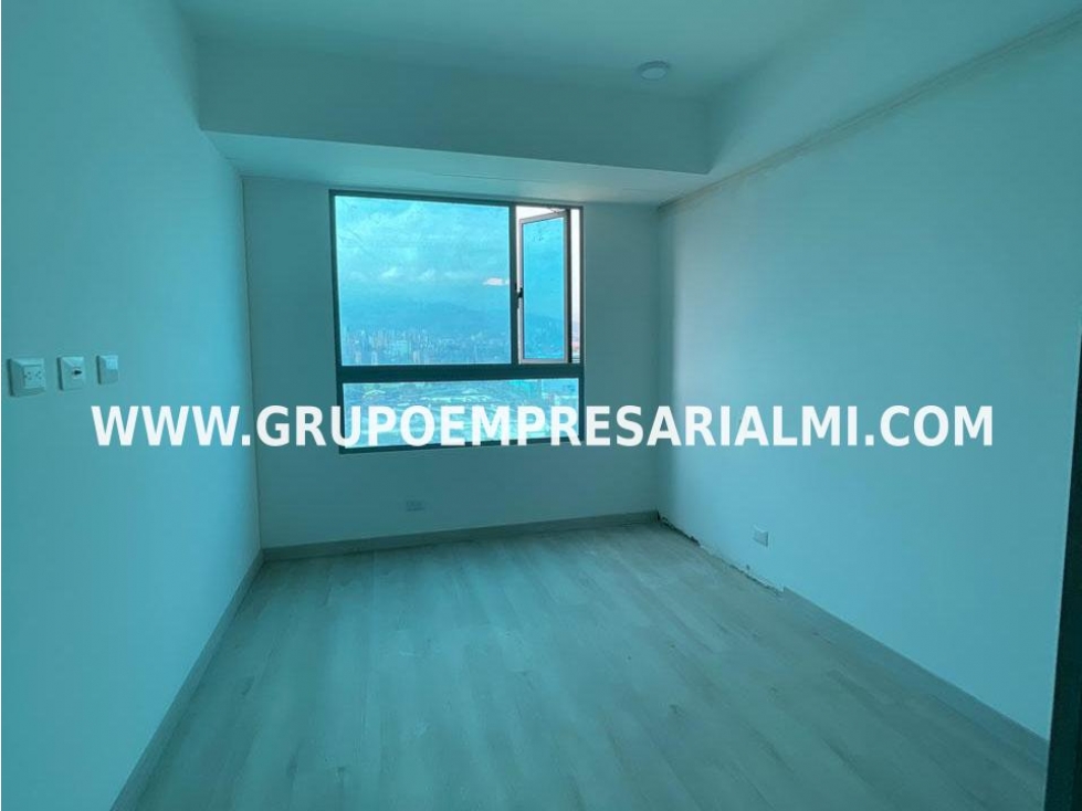 HERMOSO APARTAMENTO EN ARRIENDO - SECTOR CIUDAD DEL RÍO COD: 33051 — foto 2