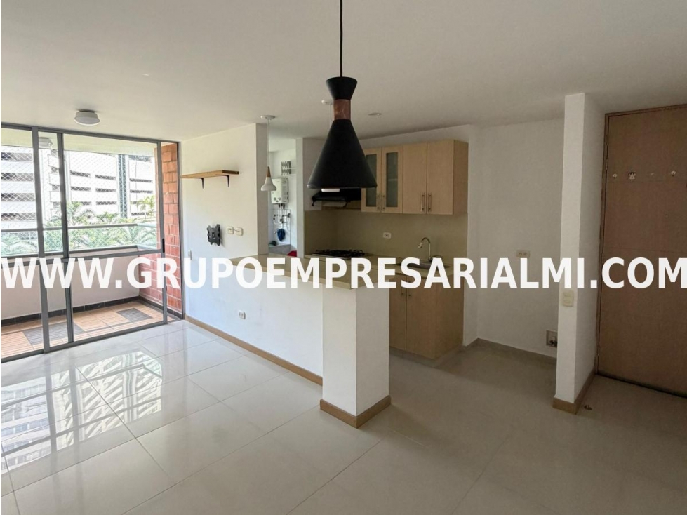 HERMOSO APARTAMENTO EN ARRIENDO - SECTOR LOMA DEL INDIO COD: 33264