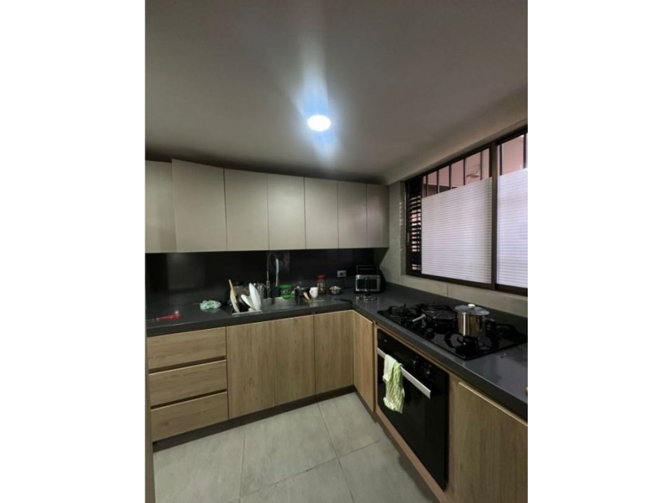 HERMOSO APARTAMENTO EN EL POBLADO TRANSVERSAL INTERMEDIA PRIMER PISO