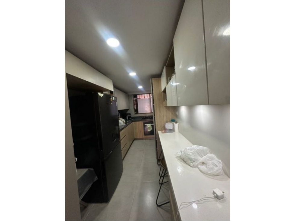 HERMOSO APARTAMENTO EN EL POBLADO TRANSVERSAL INTERMEDIA PRIMER PISO — foto 2
