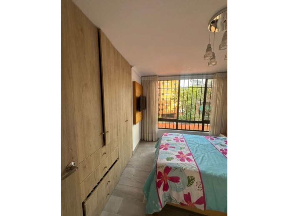 HERMOSO APARTAMENTO EN EL POBLADO TRANSVERSAL INTERMEDIA PRIMER PISO — foto 3