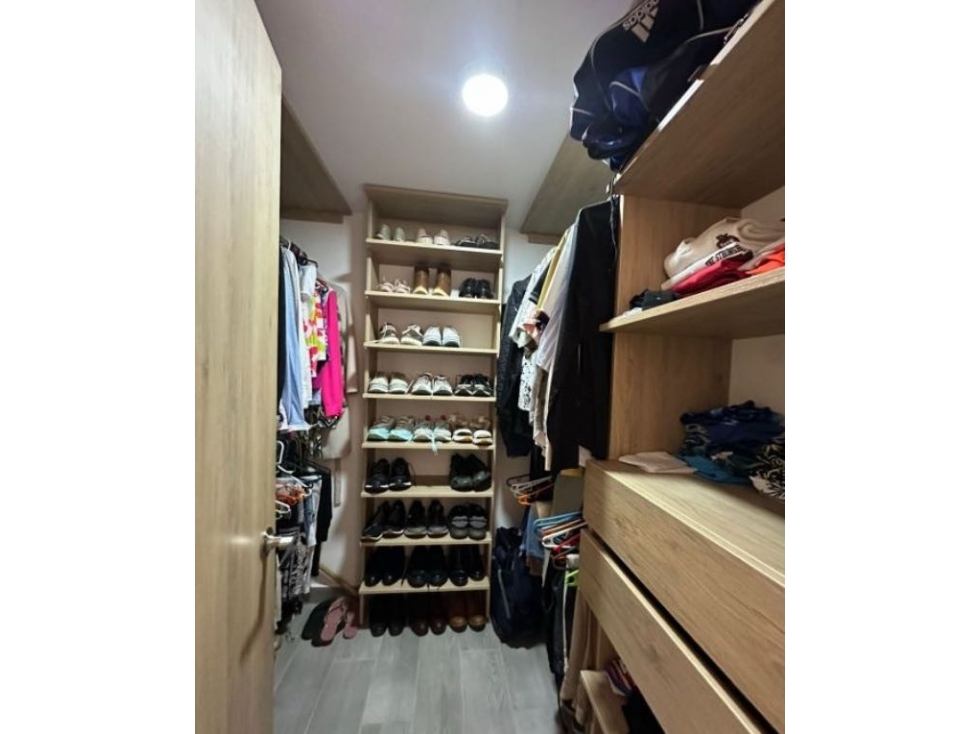 HERMOSO APARTAMENTO EN EL POBLADO TRANSVERSAL INTERMEDIA PRIMER PISO — foto 5