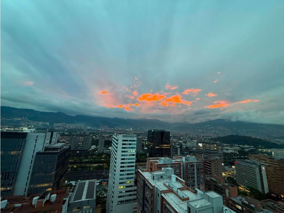 HERMOSO APARTAMENTO EN EL POBLADO PISO ALTO SECTOR CIUDAD DEL RIO — foto 6