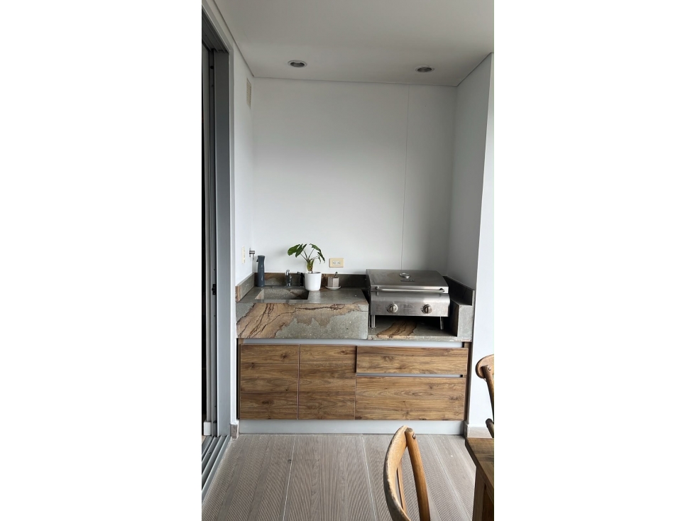 HERMOSO APARTAMENTO EN EL POBLADO PISO ALTO CERCA AL TESORO — foto 4