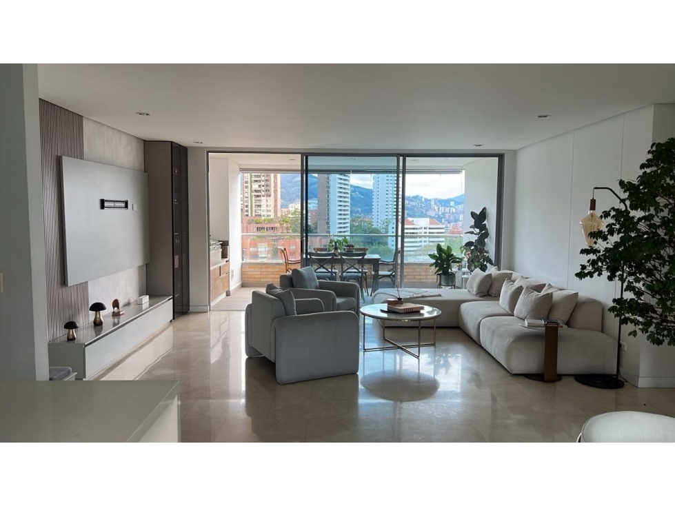 HERMOSO APARTAMENTO EN EL POBLADO PISO ALTO CERCA AL TESORO