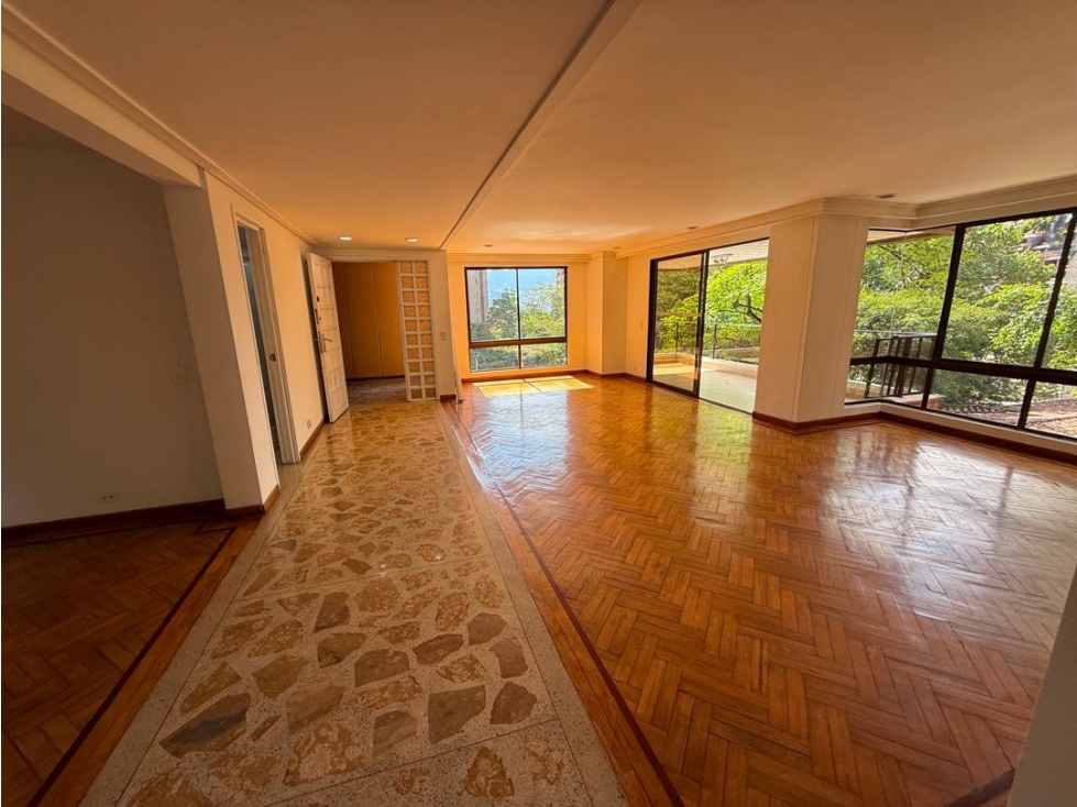 HERMOSO APARTAMENTO EN EL POBLADO SECTOR ALEJANDRÍA PARA REMODELAR