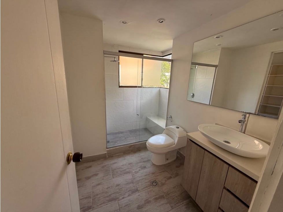 HERMOSO APARTAMENTO EN EL POBLADO SECTOR ALEJANDRÍA PARA REMODELAR — foto 6