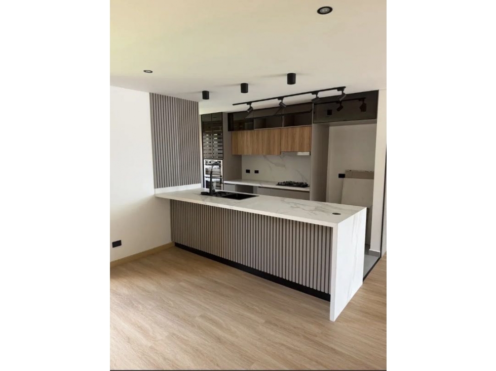 HERMOSO APARTAMENTO EN EL POBLADO SECTOR LOS BALSOS EXCELENTE UNIDAD