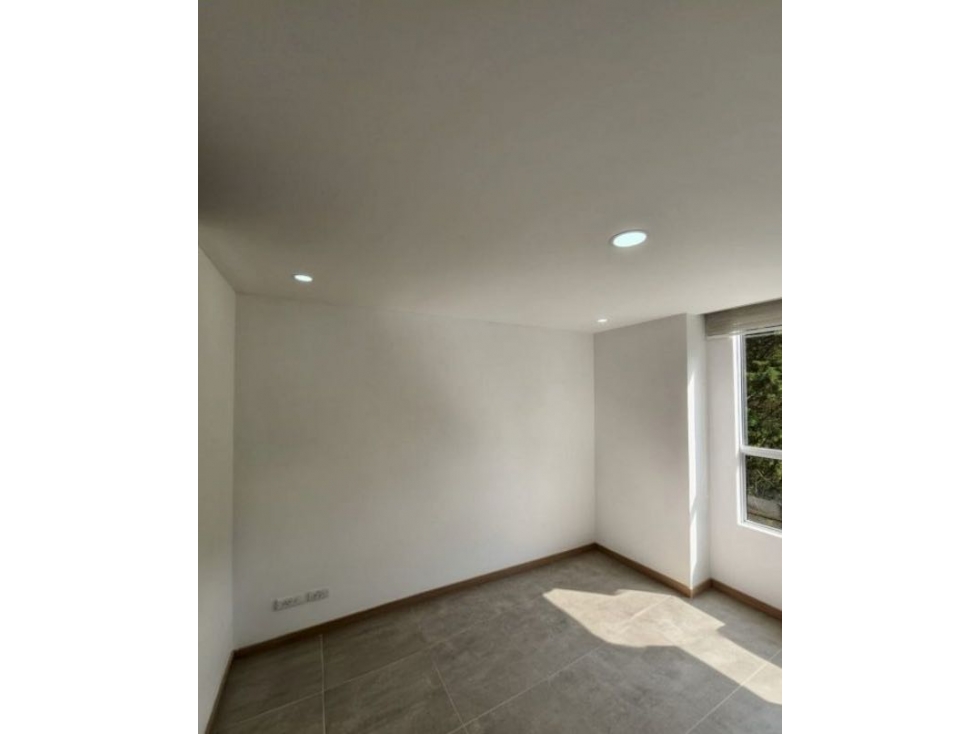 HERMOSO APARTAMENTO EN ENVIGADO SECTOR CAMINO VERDE PISO CON VISTA — foto 2
