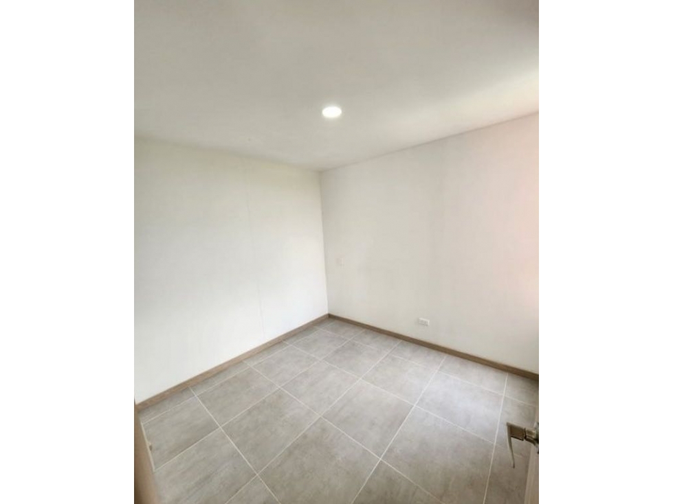 HERMOSO APARTAMENTO EN ENVIGADO SECTOR CAMINO VERDE PISO CON VISTA — foto 5