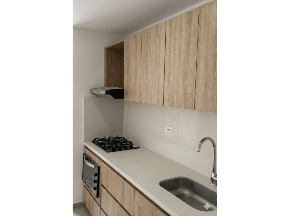 HERMOSO APARTAMENTO EN ENVIGADO SECTOR LA CUENCA PARTE BAJA PISO BAJO — foto 2