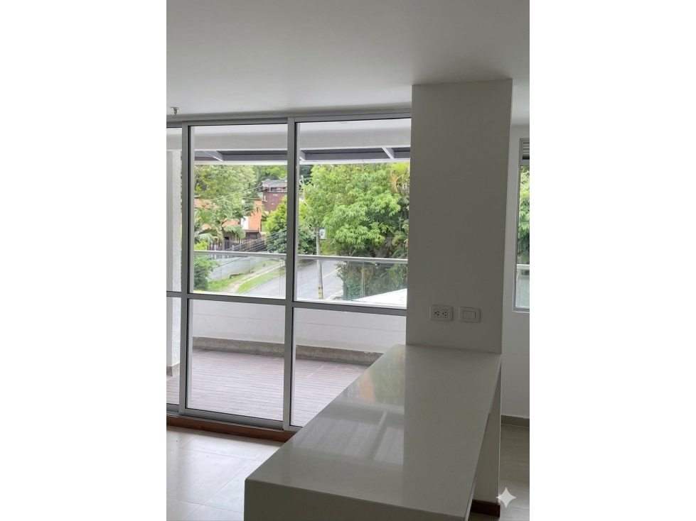 HERMOSO APARTAMENTO EN ENVIGADO SECTOR LA CUENCA PARTE BAJA PISO BAJO — foto 3