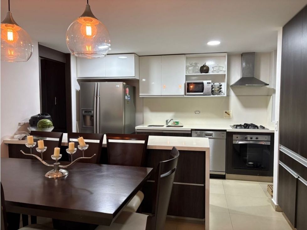 HERMOSO APARTAMENTO EN ENVIGADO LOMA DE LAS BRUJAS PISO BAJO